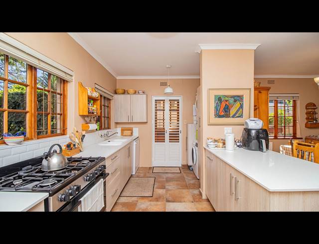 4 BEDROOM HOUSE FOR SALE IN TABLE VIEW